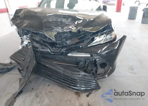 2020 Toyota Camry Le z USA, uszkodzony, nr VIN 4T1C11AK6LU876645